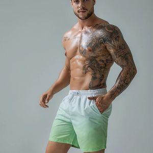 Herrstrandstammar strandkläder surf dragstring manliga bad boxare tränger gradient färg tryckt simträning shorts snabb torr 240110