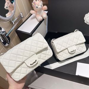 WOC Designer Kadın Omuz Çantası Patent Deri Elmas Donanım Metal Tepe Lüks Çanta Matelasse Zincir Crossbody Çanta Makyaj Çanta Elbise Çantası Prenses Çantası 18/20cm