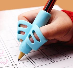 13 pezzi per bambini che scrivono matita portapenne per bambini apprendimento pratica penna in silicone aiuto dispositivo di correzione della postura per studenti GC7118287427
