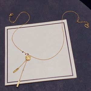 2024 20Style Women ccites Choker Luxury Designer Necklace Pendant Chain Crystal Brass C-Letter Necklaces Statement Jewelry Accessories channel ax50f