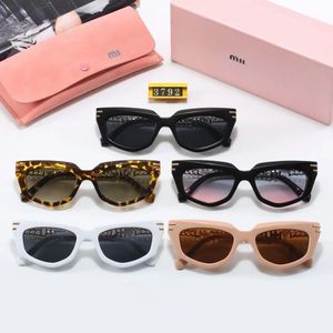 Retro Rectangular sunglasses Retro small square sunglasses for men and women, UV resistant glass