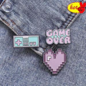 Pink Heart Game Over Cassette Carton Metal Design Badges Brosch Emalj Pins Label Bag Backpack Hat smycken gåva