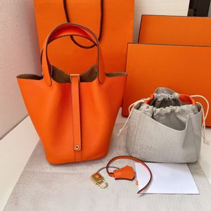 2024 Luxus-Einkaufstasche, Designer-Tasche, einfache, leichte, verschleißfeste Tasche, handgefertigter Gemüsekorb aus Leder, klassische Leder-Lychee-Designer-Handtasche
