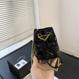 2024 Luxury Patent Leather Bucket Bag Womens Men Designer Tote Drawstring Axel mode plånbok hinkar Purses handbag crossbody väska