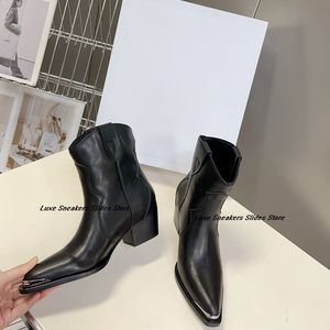 Punta a punta Slip-On di alta qualità Tacco alto 4,5 cm Stivaletti in vera pelle di vitello con tacco grosso suola con plateau Stivaletti designer di lusso da donna calzature di fabbrica