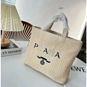 أعلى Stripe Stripe Straw Fashion Fashion Bag Woman Crochet Tote Luxury Luxury Handbag Preses Totes Tours Handtbags Triangle