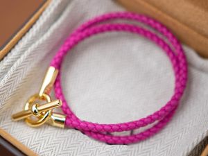5A Charm-Armbänder HM-Armband aus echtem Leder mit langem Riemen in der Farbe 13 Fuchsia für Damen mit Staubbeutelbox, Größe 16–21 Fendave