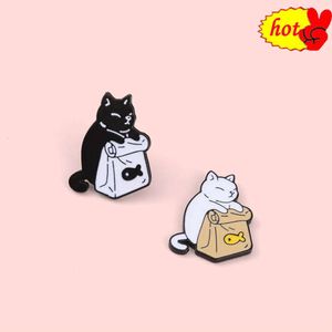 Hot Lapel Pins Simple Black White Cat with a Bag Metal Design Badges Brooch Enamel Pins Label Bag Backpack Hat Jewelry Gift Clothes Accessories