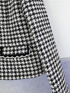 Blandningar 2022 Nya kvinnor Wool Blended Coat Retro Houndstooth Tweed Vneck SingleBreasted LongSleeved Short Jacket Top