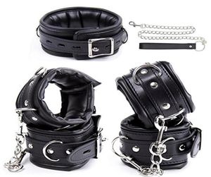 Kit bondage imbottito morbidoPelle nera PU Mani s Caviglia Collo Collare Set BDSM Bondage Retraint Giocattoli sessuali per coppia Y181024055977162