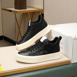 Luxury Designer Casual Shoes Rivoli Low Men Trainer Calfskin Leather Runner Printing Embansed Grained Rubber Platform LACE-UP Luxemburg Sneakers 1.8 02