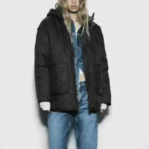 女性用ジャケットアウターウェアレディース軽量キルティングジャケットフード付きパディングポケットとの長い泡コート冬
