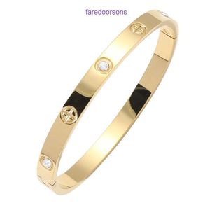 Luxury Carter Designer Skruvmejselarmband Fashion Rostfritt stål Cross Nail Position Diamond Titanium Gold Light Luxury Instagram har presentförpackning