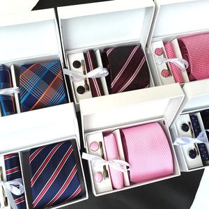 Gravata för herrband Luxury Designer Märke 8 cm presentuppsättning Jacquard Nathtie Pocket Square Clip Cufflinks Corbatas Para Hombre 240109