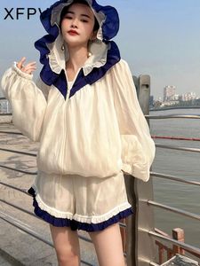 Conjuntos XFPV Mulheres com capuz de cor de renda correspondente ao protetor solar solto Shorts largo de pernas largas Manga longa Coreia Girl's Summer 2022 SM2628