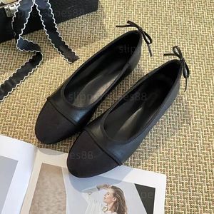 Ballerinas mit Schleife, gesteppte Leder-Ballerinas, Designer-Schuhe, flache Ballerina-Pumps, Slingback-Pumps, runde Zehenpartie, schwarze, beige, weiße Loafer, Damenschuhe