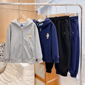 Set di abbigliamento per bambini designer set da ragazzi set da pista per bambini pantaloni per la felpa con cappuccio per bambini con cappuccio per bambini abiti sportivi primaverili invernali ESSKIDS-17 CXD2401106