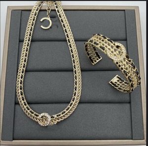 Corda in pelle oro e rosa intrecciata con osso di serpente, collana in ottone, bracciale con diamanti colorati, orecchini con diamanti, anello di fidanzamento, matrimonio, festa di compleanno, set di gioielli squisiti