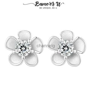 Stud Bamoer U 0.1ct Moissanite Sakura Kolczyki Blooming Flower Ear Studs Test Diamond Test Delikatne Biżuterię Zaręczenne dla kobiet YQ240110