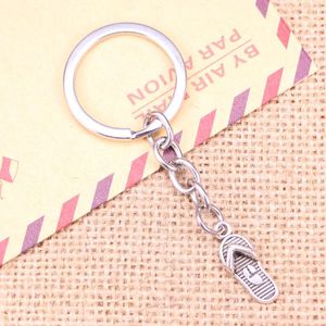 Keychains 20pcs Fashion Keychain 21x8mm Flip Flops Slipper Pendants DIY Men Jewelry Car Key Chain Ring Holder Souvenir For Gift