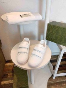 Lyxiga barnskor andas fårskinn foder baby sneakers storlek 26-35 inklusive lådor spänne band flickor pojkar sko jan10