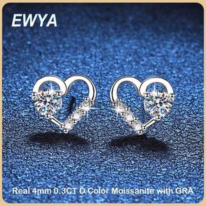 StudEwya in New In 0.3ct 4mm D Color Moissanite Studイヤリングフォー女性パーティー925 Sterling Silver Pass Diamond Test Heart Shape Earring YQ240110