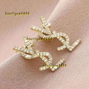 Stud 18K Gold Plated Austrian Crystal Letter Stud Earrings For Women European Popular Simple Designer Earrings Wedding Bride Jewelry Gift 2024 Designer Earrings