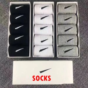 Designer-Herrensocken für Herren, Sportsocken, Baumwolle, All-Match, einfarbig, NK-Socke, lange kurze Socke, weiße Knöchel-Sportsocke, hohe Socke, Nime-Socke, Sportsocken mit Box