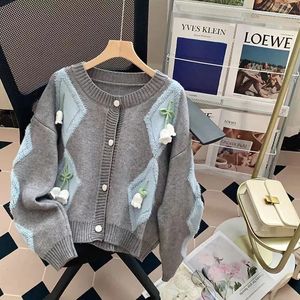 Handgjorda blommor tröja Cardigan Female Spring and Summer Cardigan Diamond Check Short Knit Sweater Cardigan Female 240109