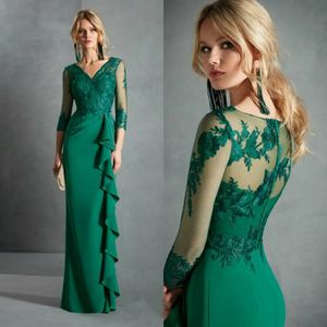 Elegant Green Long Mother Of The Bride Dresses Ruffles Long Sleeves Lace Appliques Floor Length Wedding Guest Dress V-Neck Plus Size Formal Occasion Gowns 2024