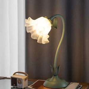 Classic Flower Shaped Table Lamp, Retro Bedside Lamps, Living Room, Bedside Table Lamp, Home Decoration Lamp.