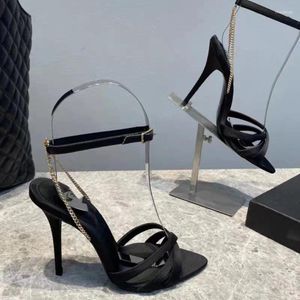 Sandaler sexiga kvinnor pumpar spännen kikar tå superhög klackar Rom stil mogna damskor svart
