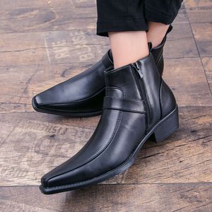 Botas masculinas clássicas de salto preto com bico fino de couro, estilo britânico, cano alto e zíper