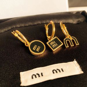 MUU Moda Conjunto de três peças Brincos esmaltados Brincos leves de luxo Presentes de festa por atacado