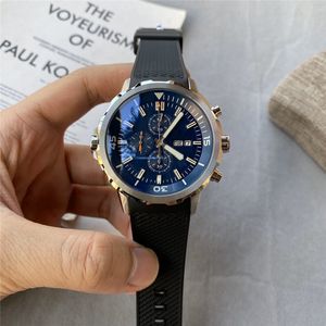 2024 Durchmesser 42mm Designer Herrenmode Lässige wasserdichte Uhren Herren Hochwertige Quarz-Edelstahluhr Schwarzes Lederband IC003