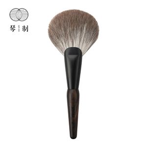 Borstar Qinzhi Professional Handmade Make Up Brush Z112 Stor fläktform Face Powder Borste Portable Soft Snow Fox Hair Makeup Borstar