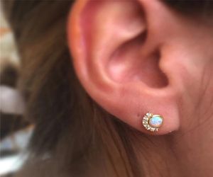 Korean Sparking Zircon Round White Fire Opal Earrings for Women Prong Stud Wedding Jewelry Small Cute Earring5238066