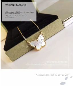 Designer Jewelry Naszyjnik Minimalistyczny tytanowy Naszyjnik Białe But Butterfly Kobiet Light Luksusowy wszechstronny i wyjątkowy wzór biżuterii High End biżuteria