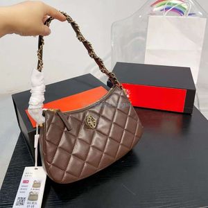 New Xiaoxiangfeng 23K Thick Chain Lingge Leather Women's Bag with chanellybag One Shoulder and Underarm Fashion Versatile Handheld Hobo Bag