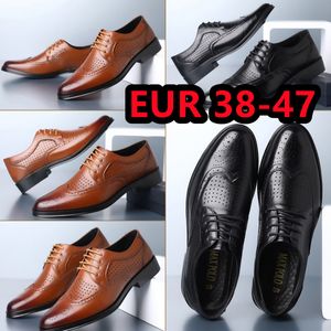 Topp Oxford-skor för designer Mens Black Formal Shoes Men Patent Leather Shoes Wedding Party Leather Shoes 38-47 EUR