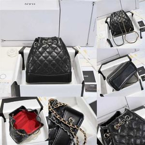 Frauen zurück 2024 Handtaschen Style Crossbody Lambskin Pack Männer Hobo Schoolbag Klassische Buch Clutch Rucksacktasche gesteppte Schulterkette Reisen Reisetasche Totentasche Korbzuck