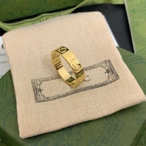 Anello per unghie di lusso Anello da uomo di design Anello di fidanzamento con anello di design con lettera incisa in acciaio al titanio di moda per donna con scatola