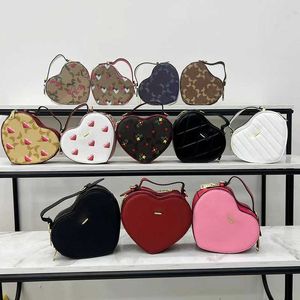Kiraz Tasarımcı Çanta Kadın Çanta Kadın Çanta Klasik Omuz Çantaları Tote Lady Fashion Love Heart Bag sevimli kalp şeklindeki şerit crossbody cüzdan 240111