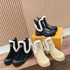 Ruby Flat Half Boot Designer Women Platform Ankle Boots Luxury Classic Leather Rubber Anti-Slip Flat Ranger Ankle Boot High Quality Boots Storlek 35-42