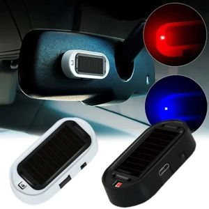 Nuova luce di sicurezza per auto Allarme wireless ad energia solare Antifurto Attenzione Lampada imitazione LED Lampeggiante Avvertimento Luci simulate automaticamente