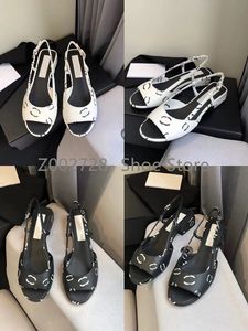 Luxus-Designer-Frauen-Sandalen, Kanal gesteppt, Doppel-Jelly-Stil, lässige Frauen, flache Hausschuhe, Sommer-Strand-Frauen-Slides, Marken-Kleiderschuhe, neue Designer-Schuhe, Stiefel, c