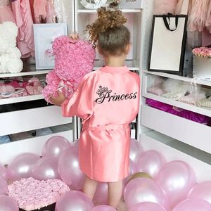 Menina das crianças rosa robe sólido seda cetim quimono roupão de aniversário pijamas camisola crianças sleepwear menino meninas vestes 1-5 anos 240111