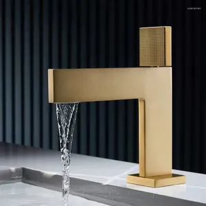 Torneiras de pia do banheiro Torneira de latão de luxo com um furo alça misturadora de bacia de alta qualidade design moderno lavabo de cobre