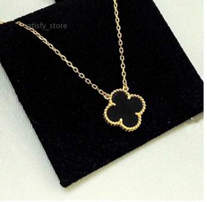 2023 van clover necklace Fashion Flowers Four-leaf Clover Cleef Womens Luxury Designer Necklaces Jewelry