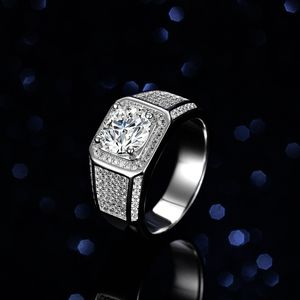 Yüksek kaliteli 925 Sterling Gümüş Kaplama Platin Full Diamond Mosang Elmas Yüzük Zarif Katı ve Atmosferik Erkek Yüzük Elmas Yüzük